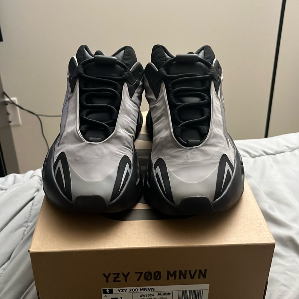Yeezy 700 MNVN